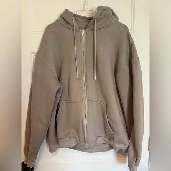 earthy brown/taupe zip-up hoodie, DRMERS CLUB ☁️ - Picture 3 of 3